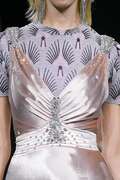 Look 28